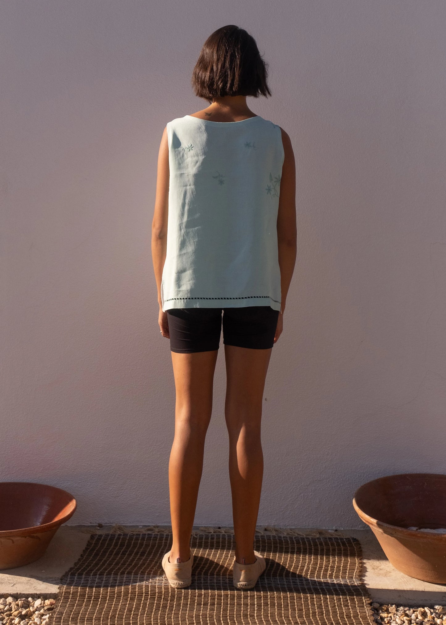 TOP SIN MANGAS REVERSIBLE FLORAL NARCISO